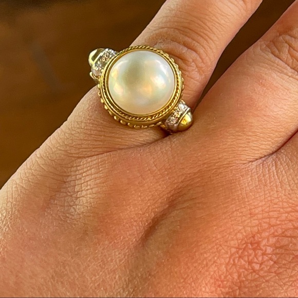 Authentic White Mabé Pearl 18kt gold w/ diamonds cocktail ring retail $3000 - Picture 2 of 11